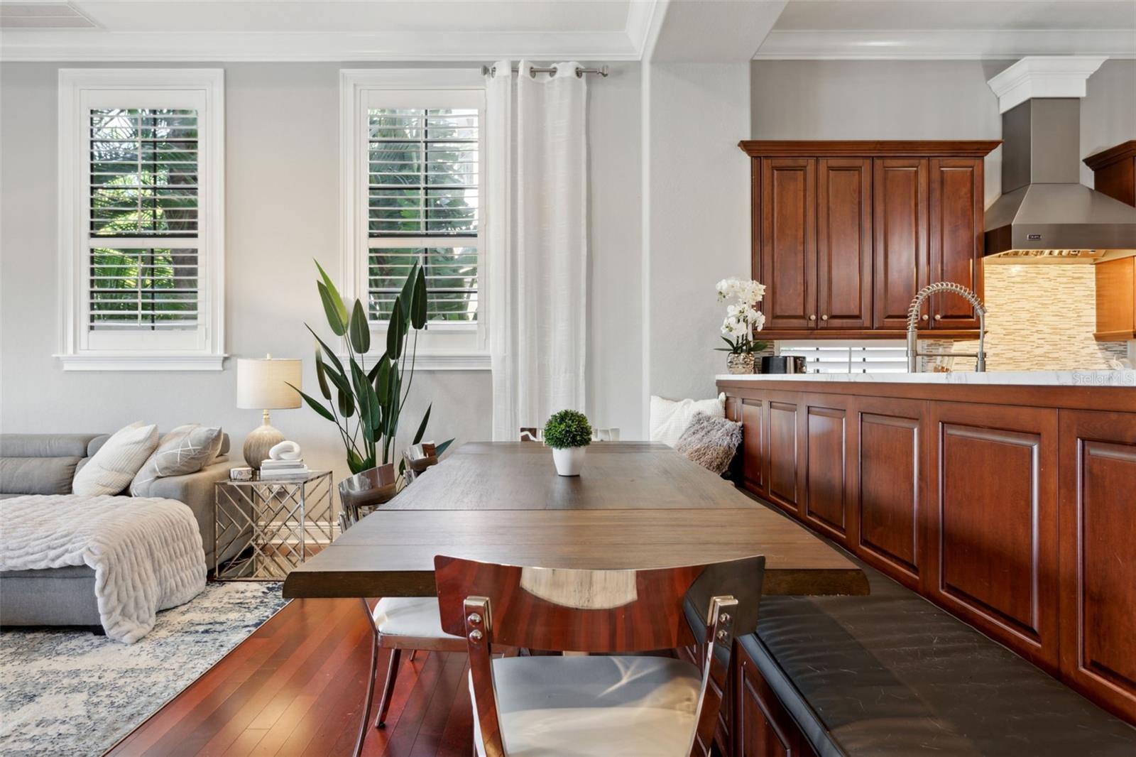 Informal seating between kitchen and family room.