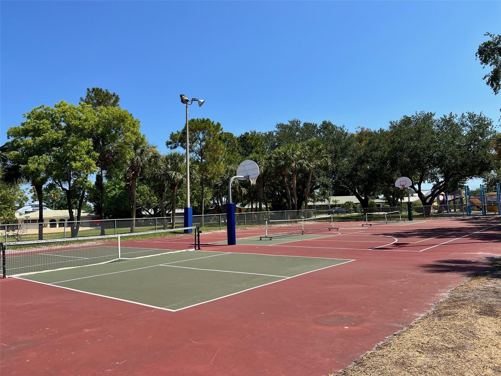 Vina Del Mar Pickleball and basketball court