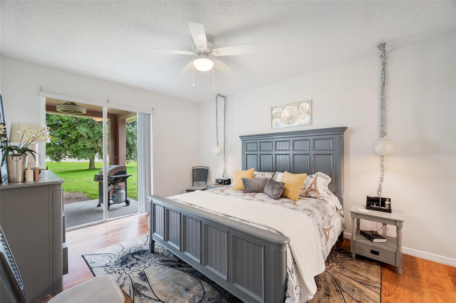 Master Bedroom 11'8"x16'1" with ceiling fan