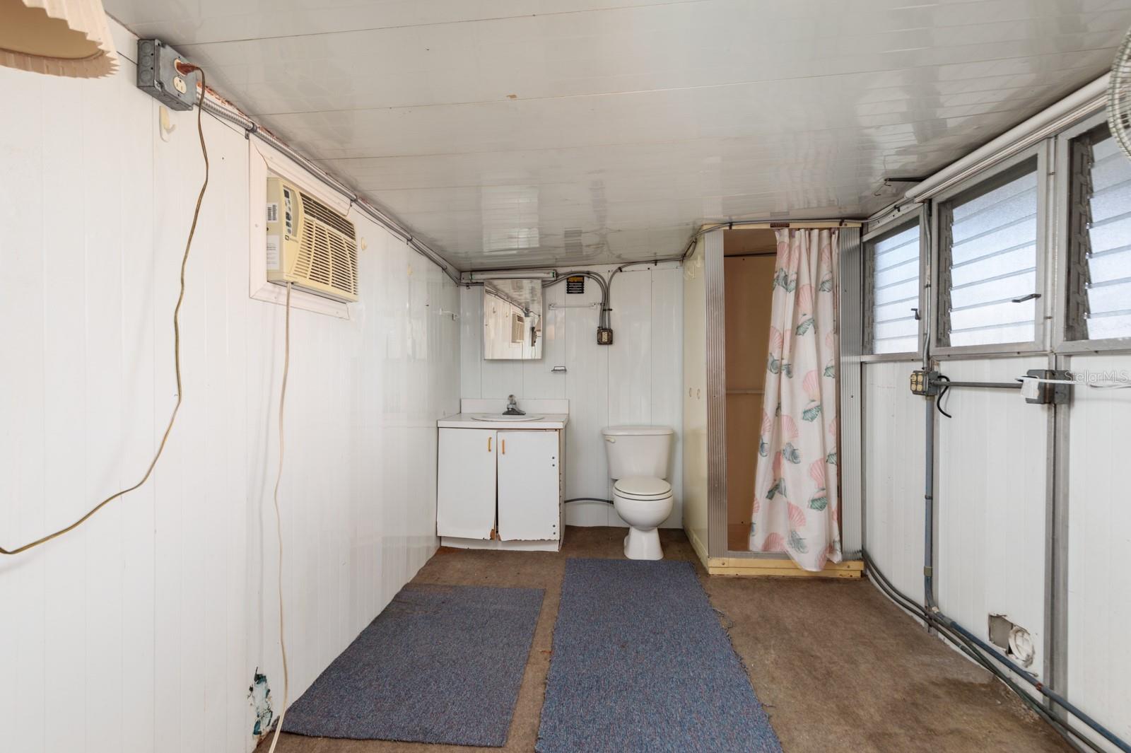 Bonus Room/Laundry Room/2nd Bathroom