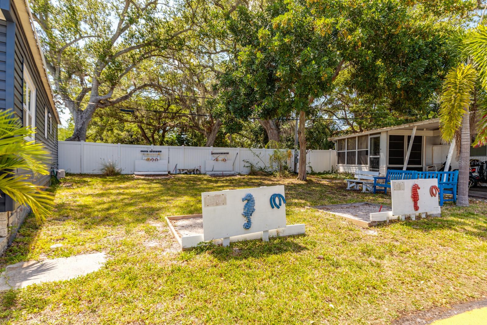 Community Horseshoes