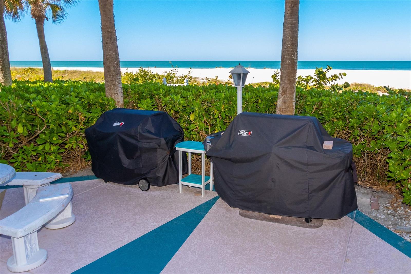 DOUBLE WEBER GRILLS BEACHSIDE