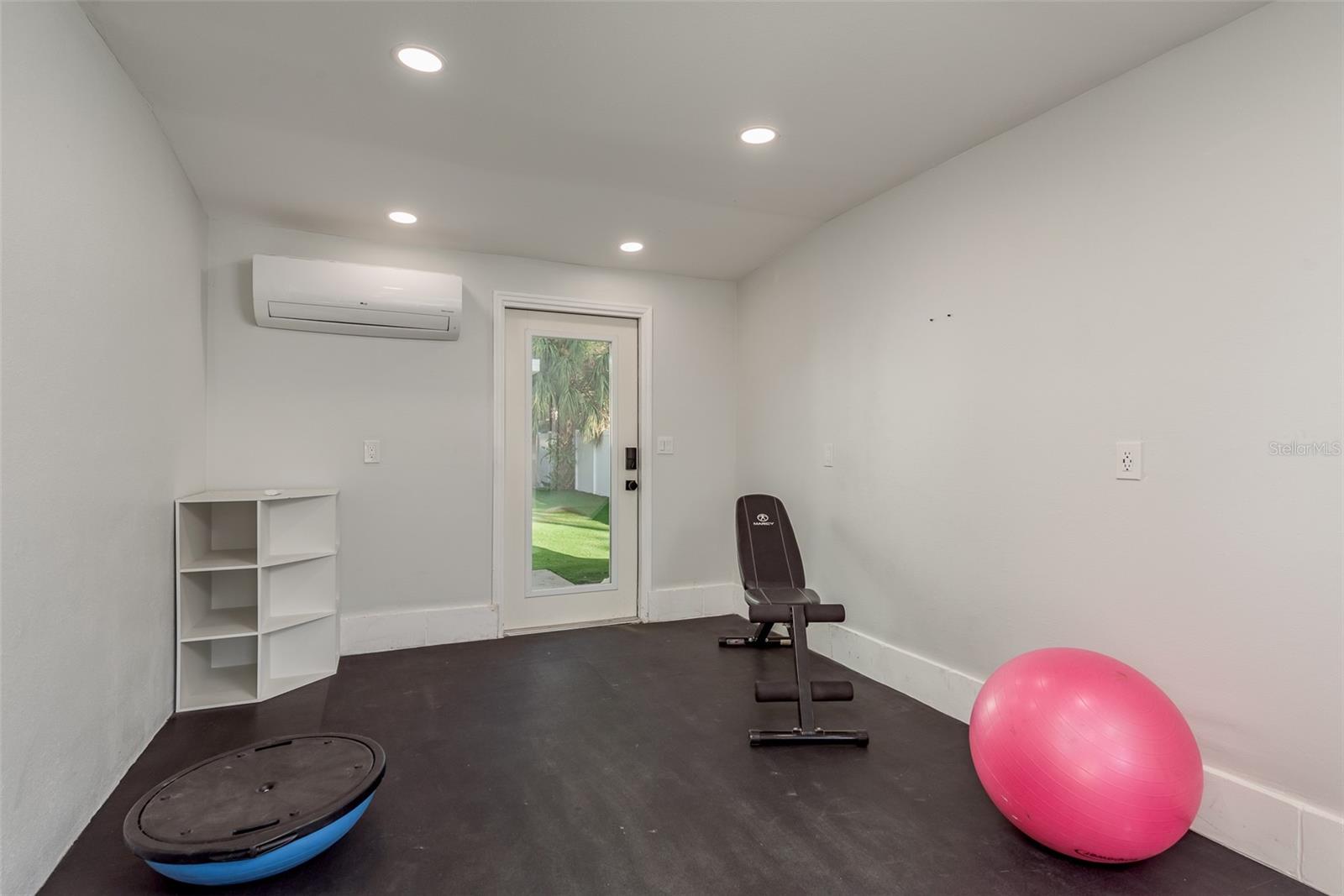 Gym/office /your choice off garage with own AC