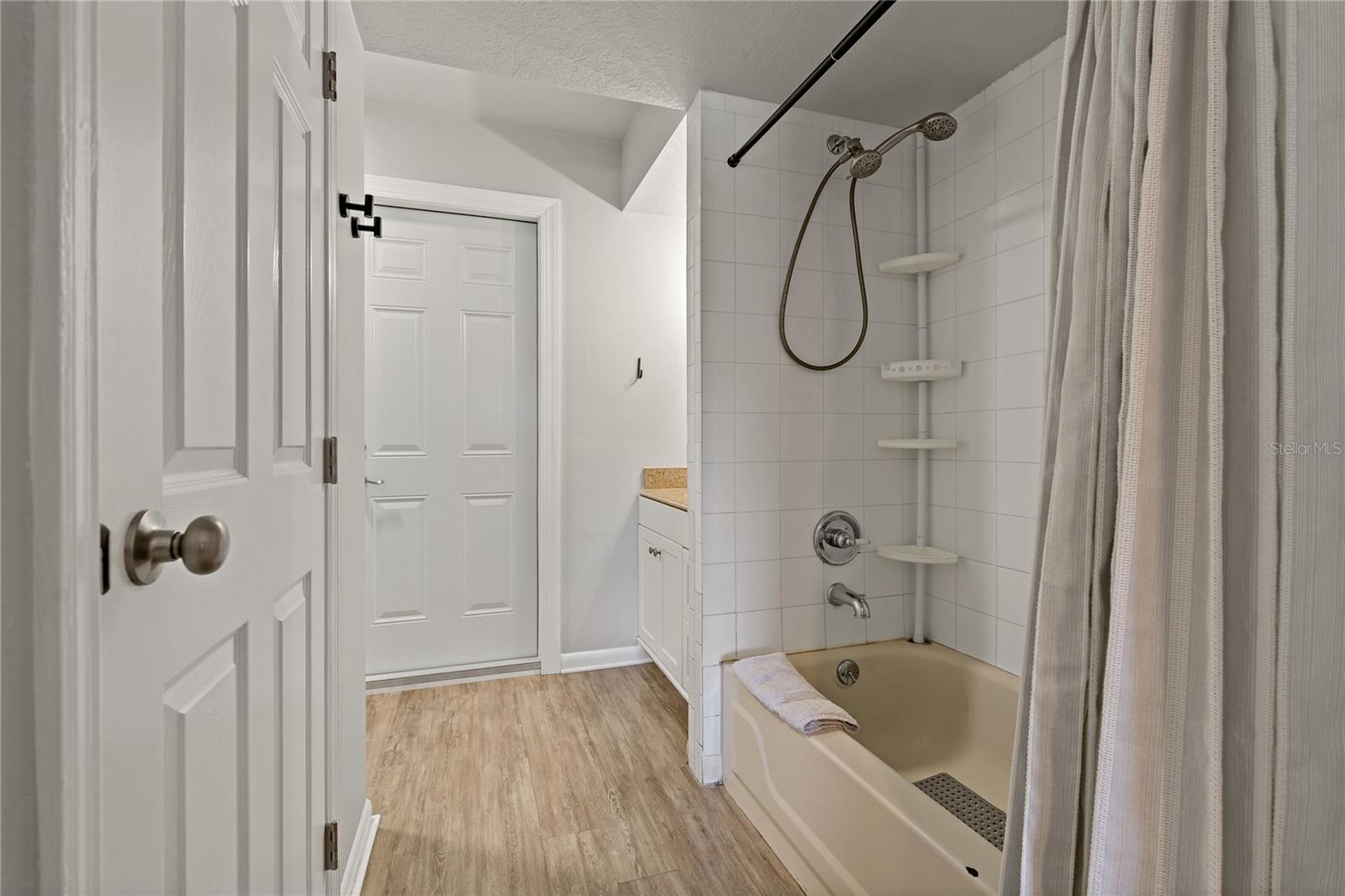 SPACIOUS PRIMARY BATH WITH WALK IN CLOSET & ACCESS TO REAR BALCONY