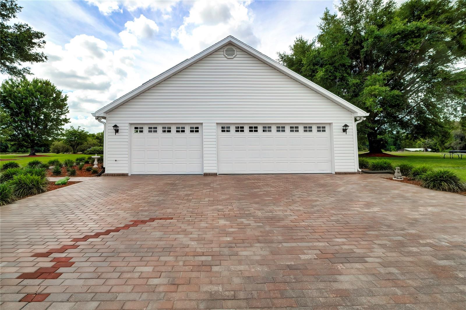 Side View - Oversized Side Entry 3 Car Garage