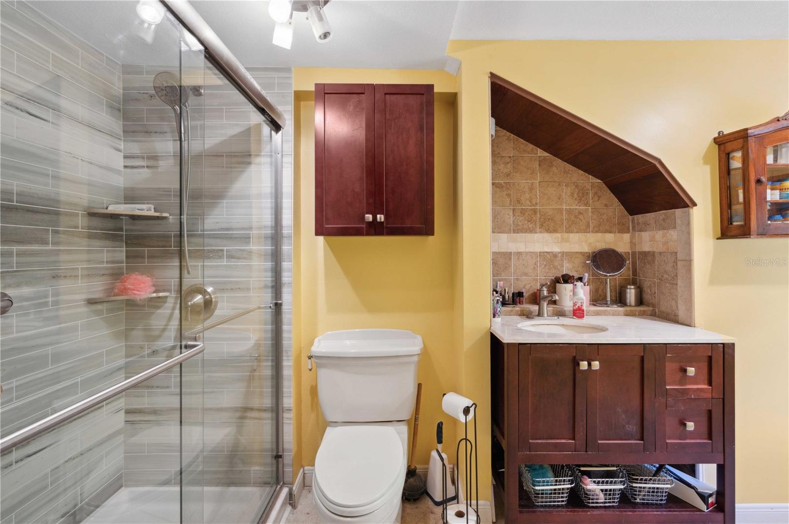 Ensuite bathroom of 2nd bedroom