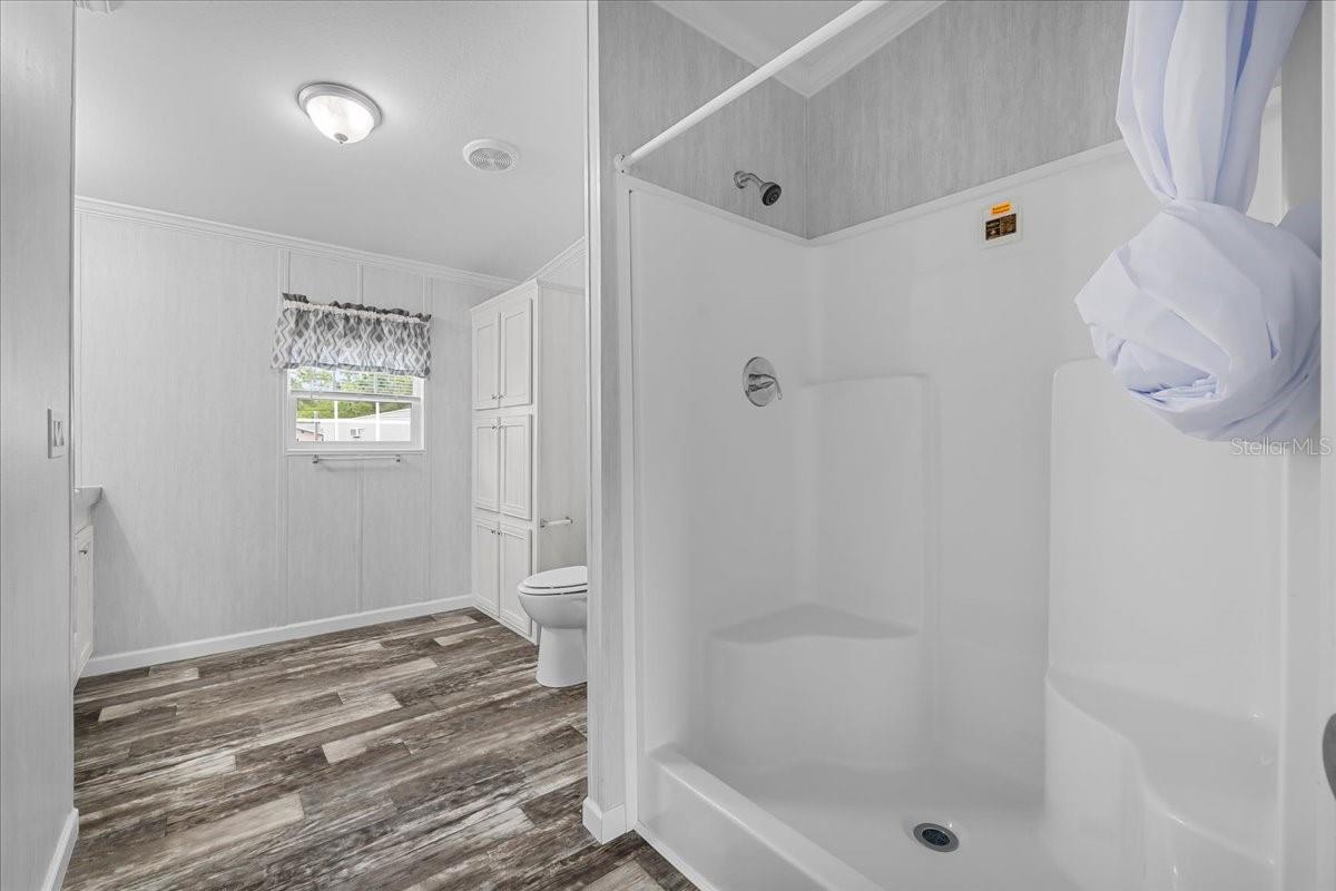 En-Suite Bathroom w/Stand-Up Shower & Linen Pantry