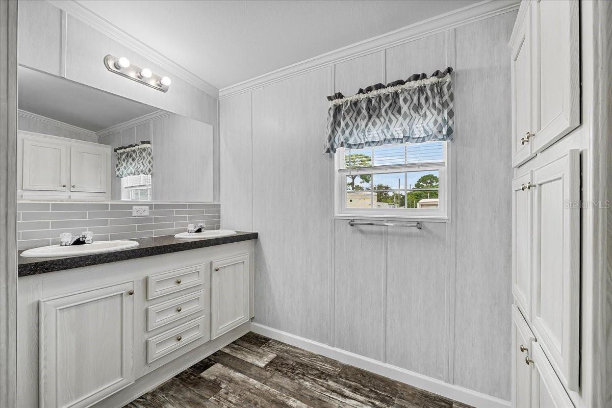 En-Suite Bathroom w/Dual Sink Vanity, Subway Tile Backsplash & Linen Pantry