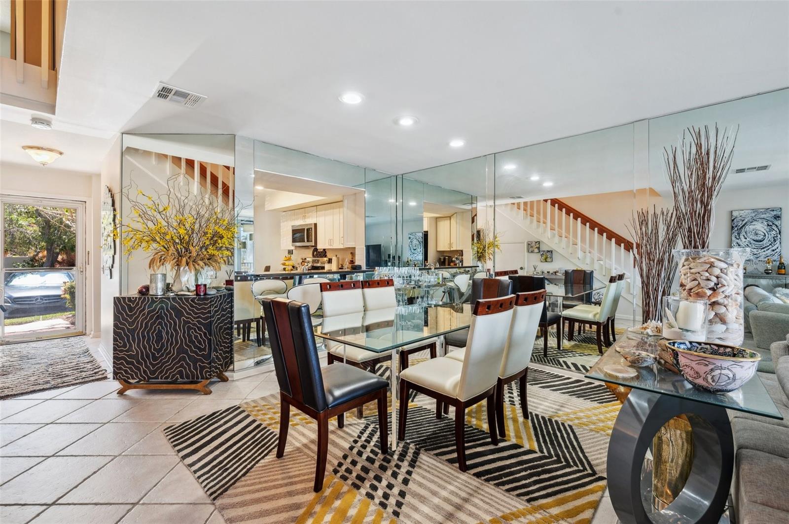 View dining room to kitchen and front door, nice tiles, spacious !!