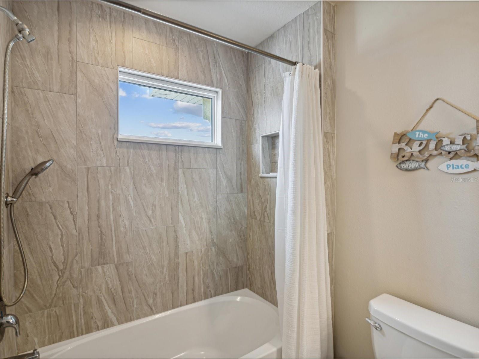 Shower/tub combo with niche