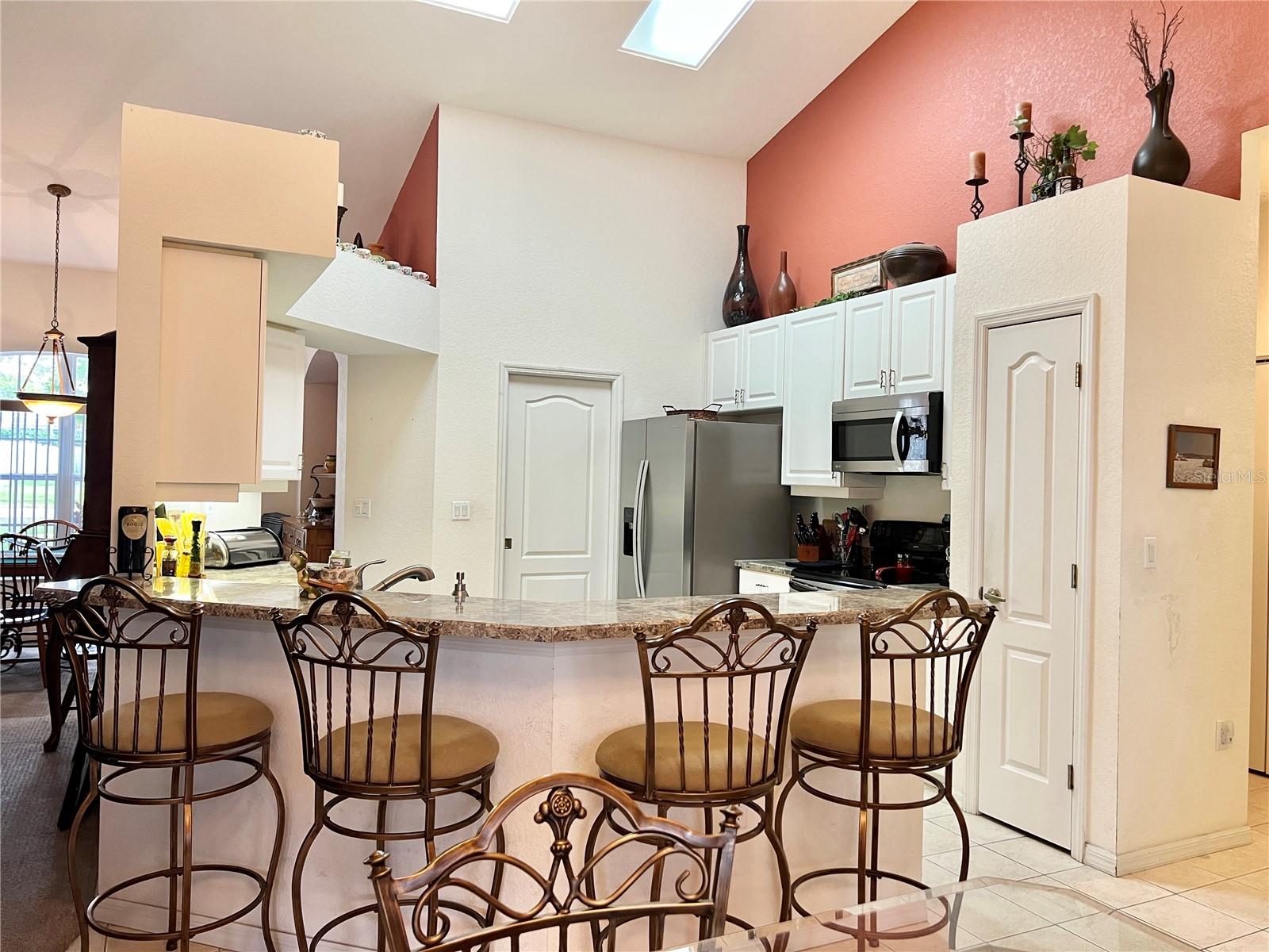 Kitchen - Vaulted Ceilings