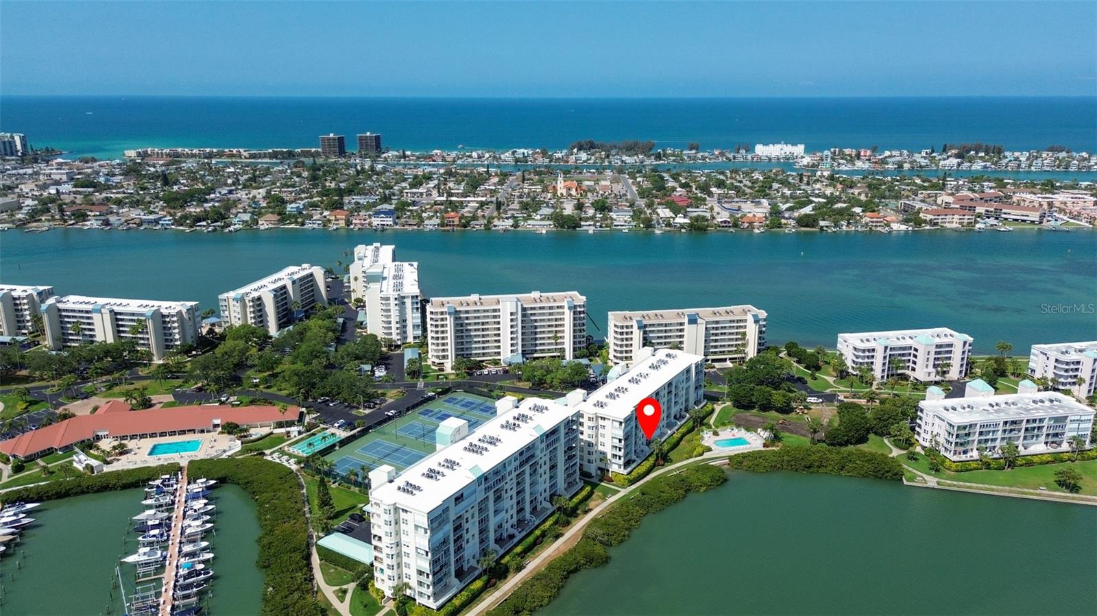 Feel the fabulous breezes from the Gulf of Mexico and the Intracoastal water way!  This is PARADISE!!!