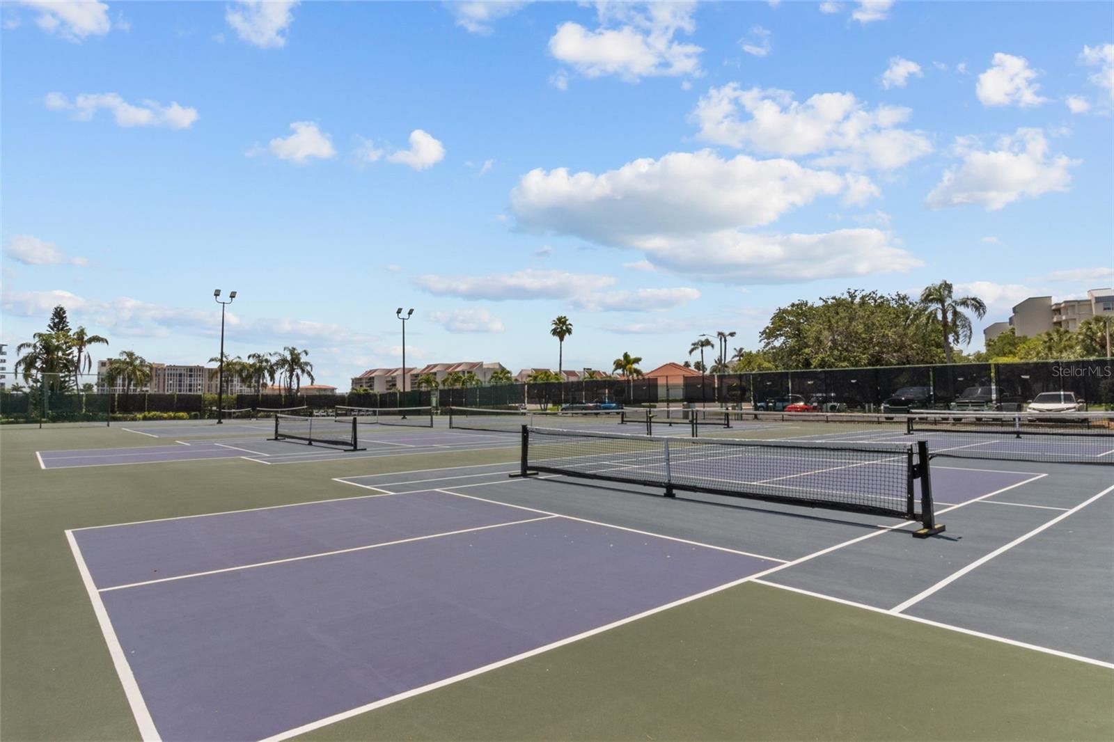 Harbourside offers an array of activities to include tennis courts!