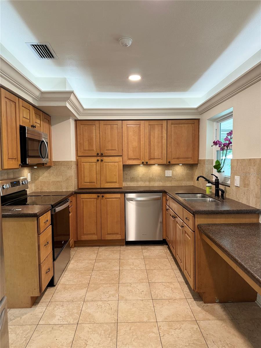 Kitchen Tile Floors, Granite Counters, & Under cabinet lighting