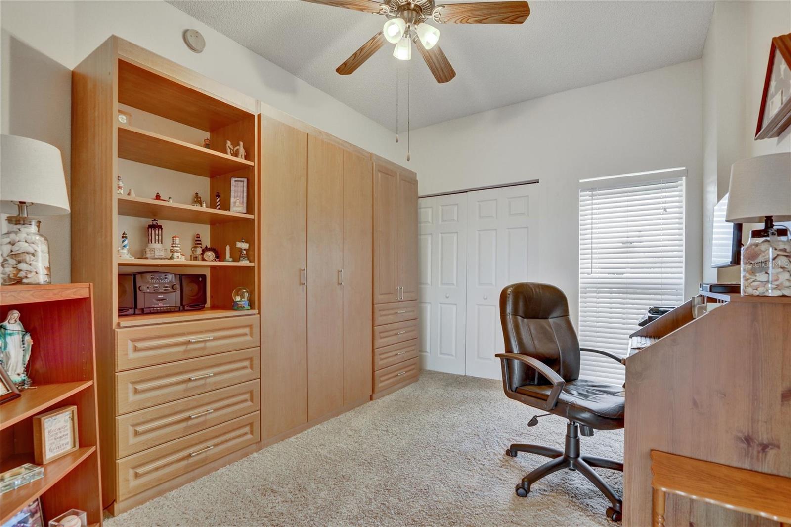 Bedroom with Murphy bed Or Office