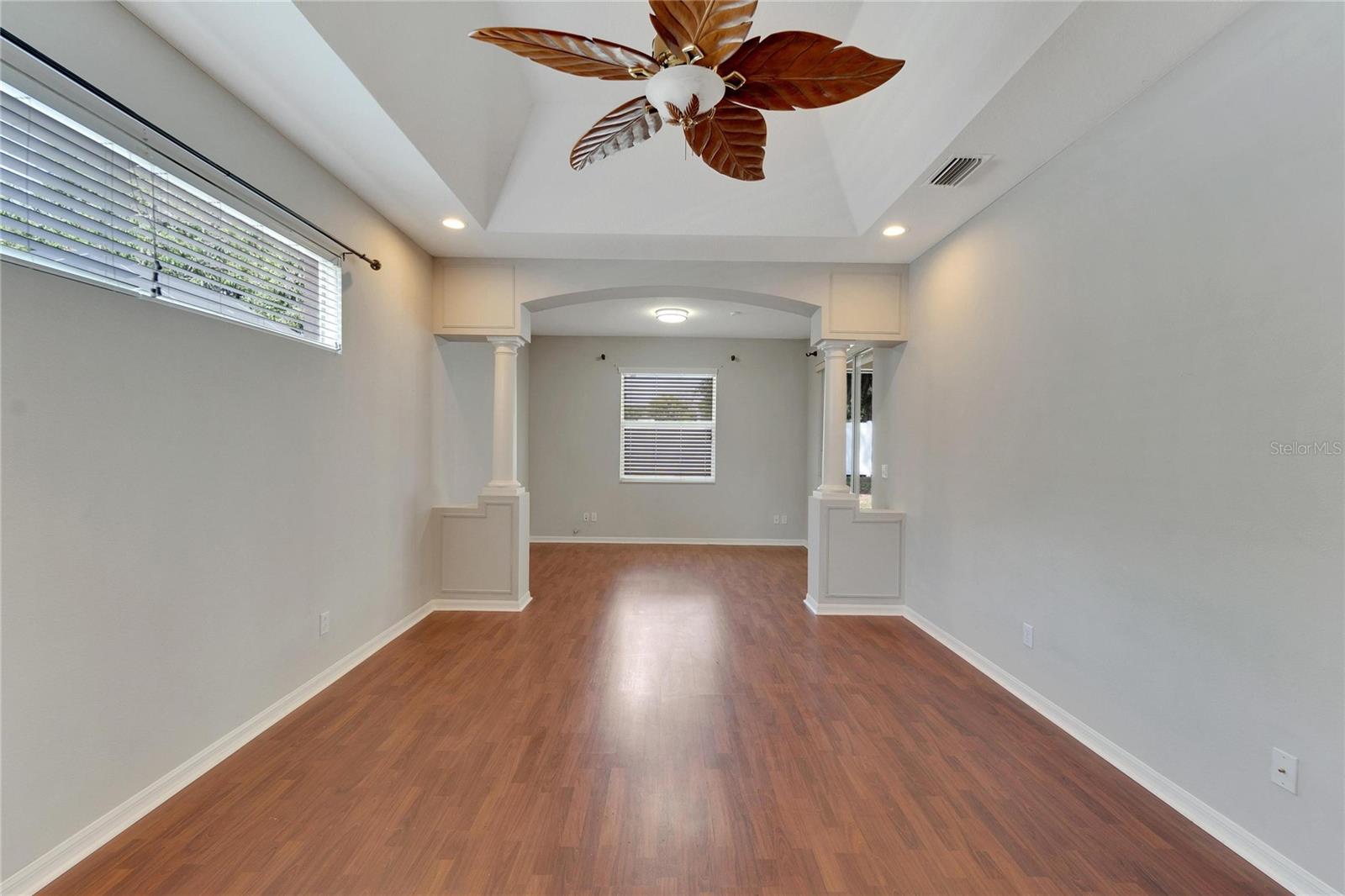 T3525431 - Ceiling fan & laminate floor