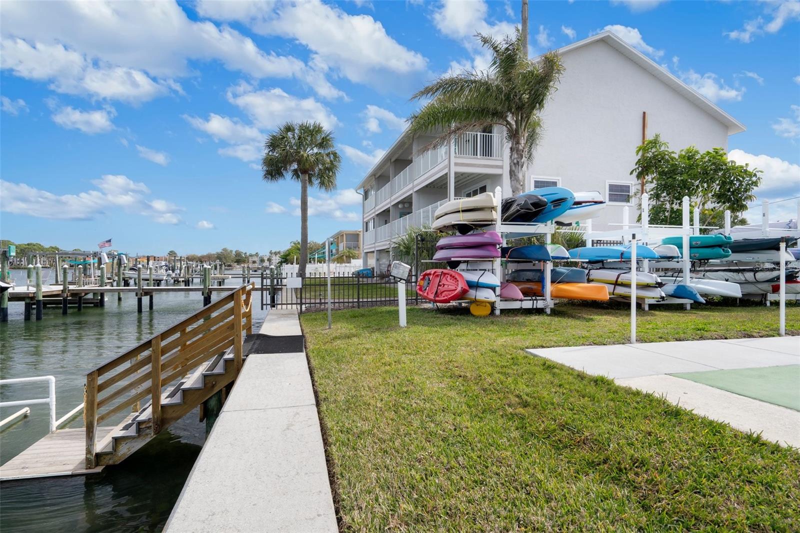 KAYAK DROP WTH KAYAK STORAGE