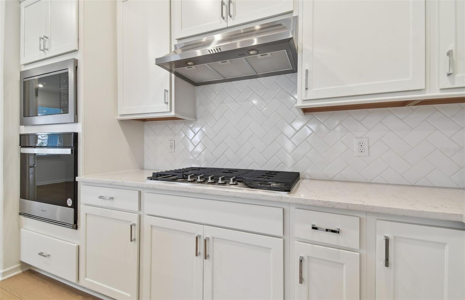 Gas Stovetop with Range Hood