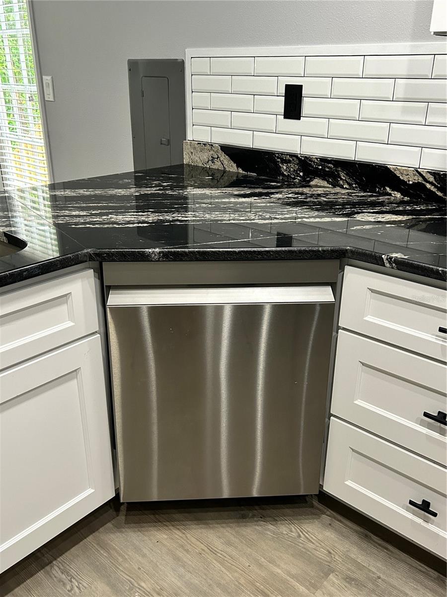 Upgraded Stainless Steel Appliances