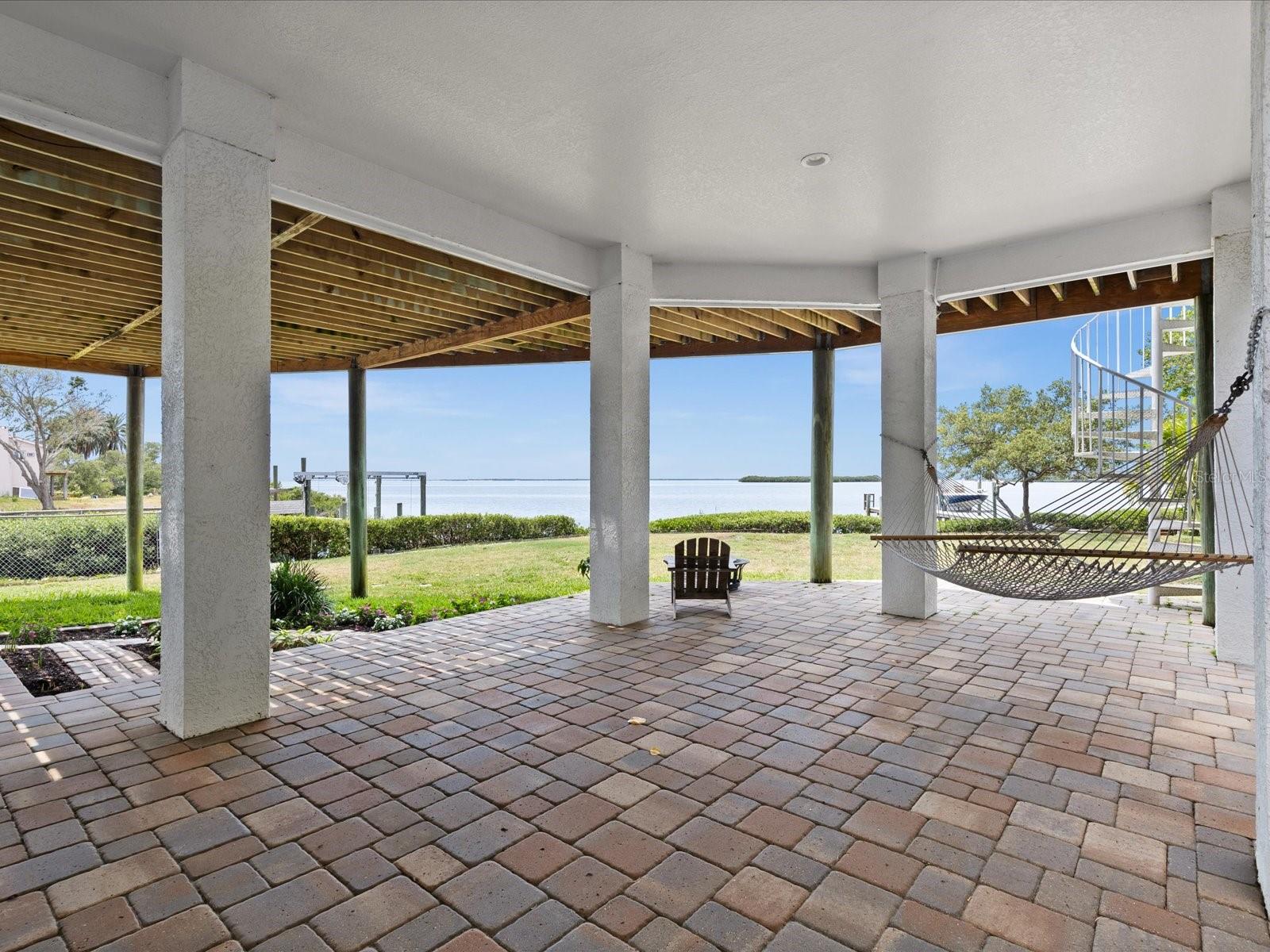 COVERED LANAI OVERLOOKING GULF