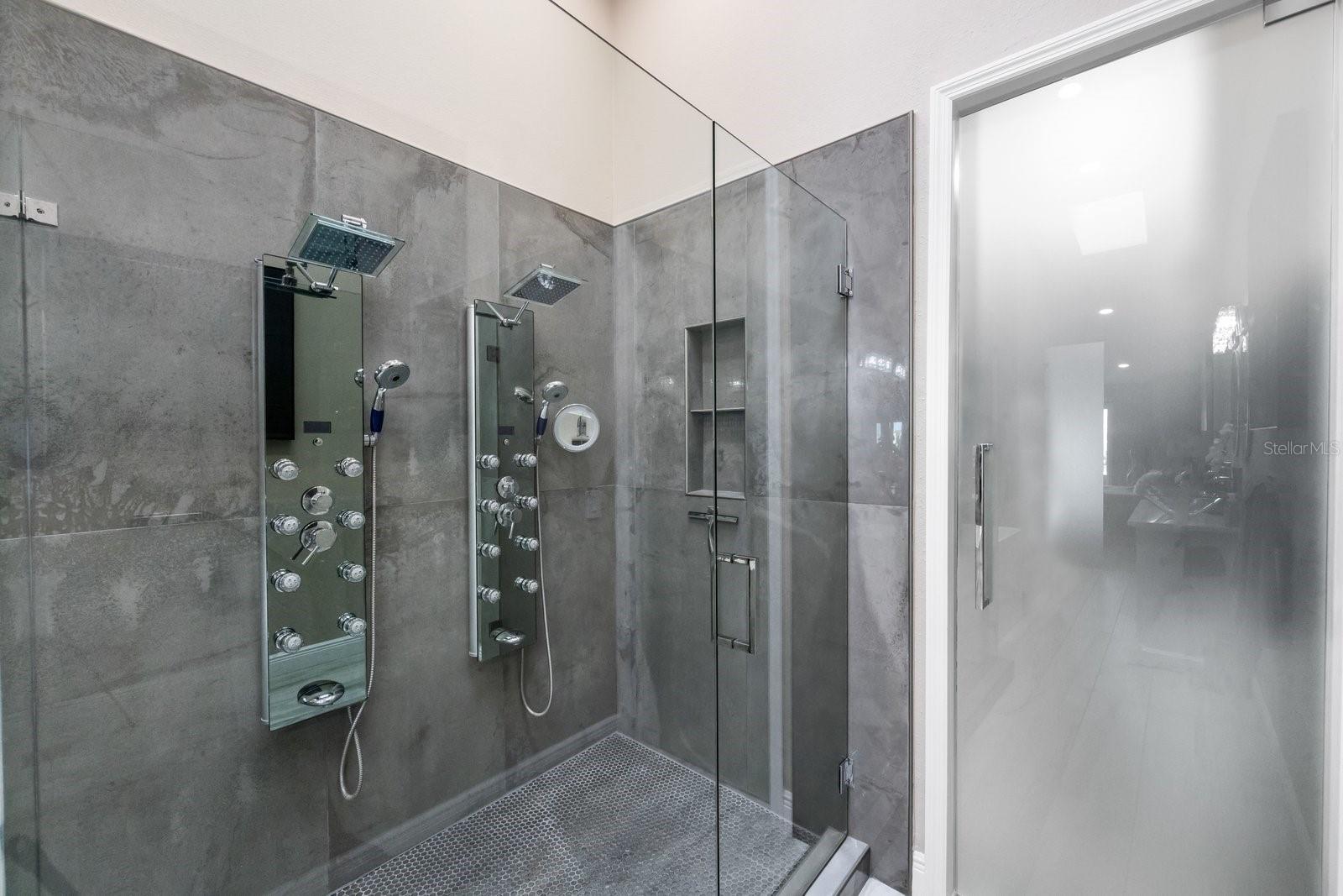 Dual jetted shower