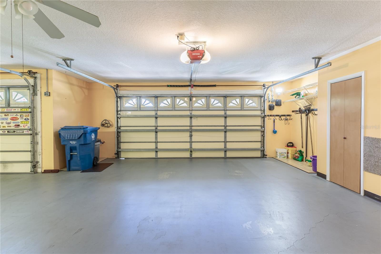 Spacious 3 Gar Garage