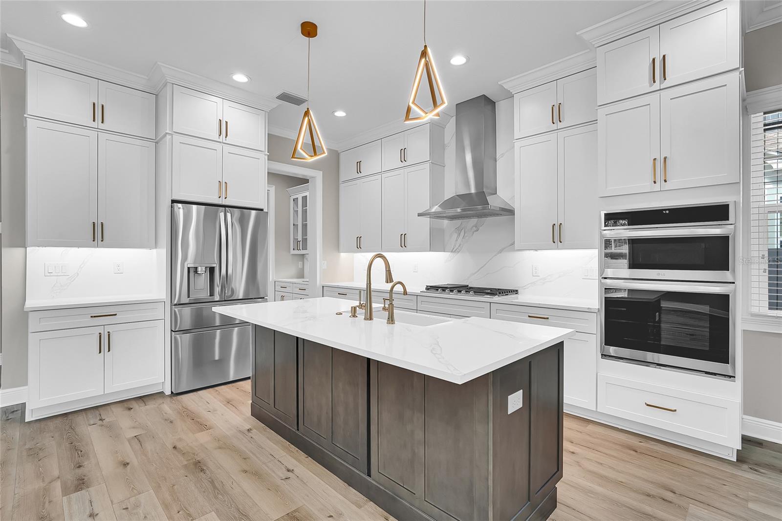 MODER KITCHEN VIEW