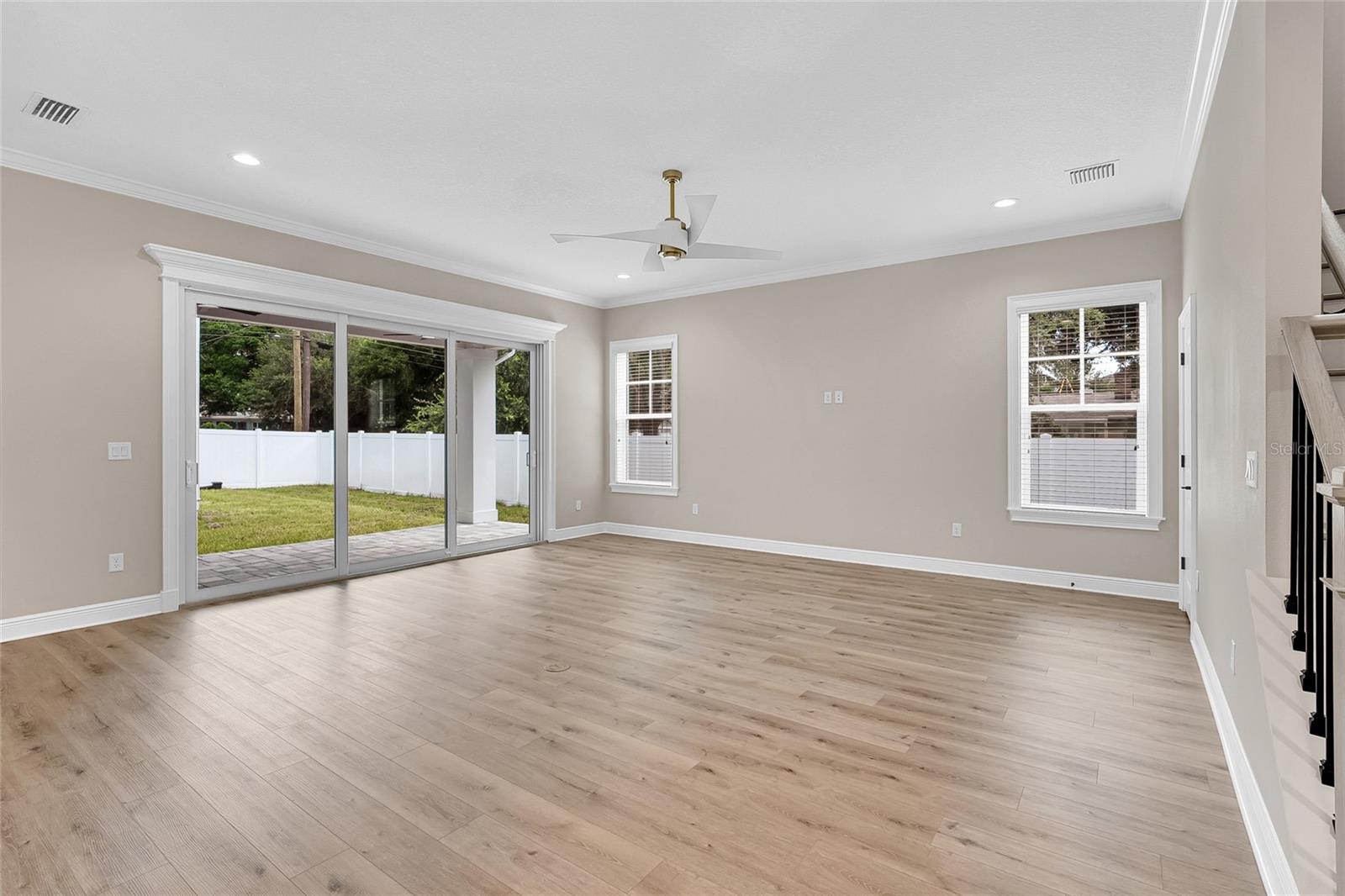 KITCHEN LIVING COMBO VIEW