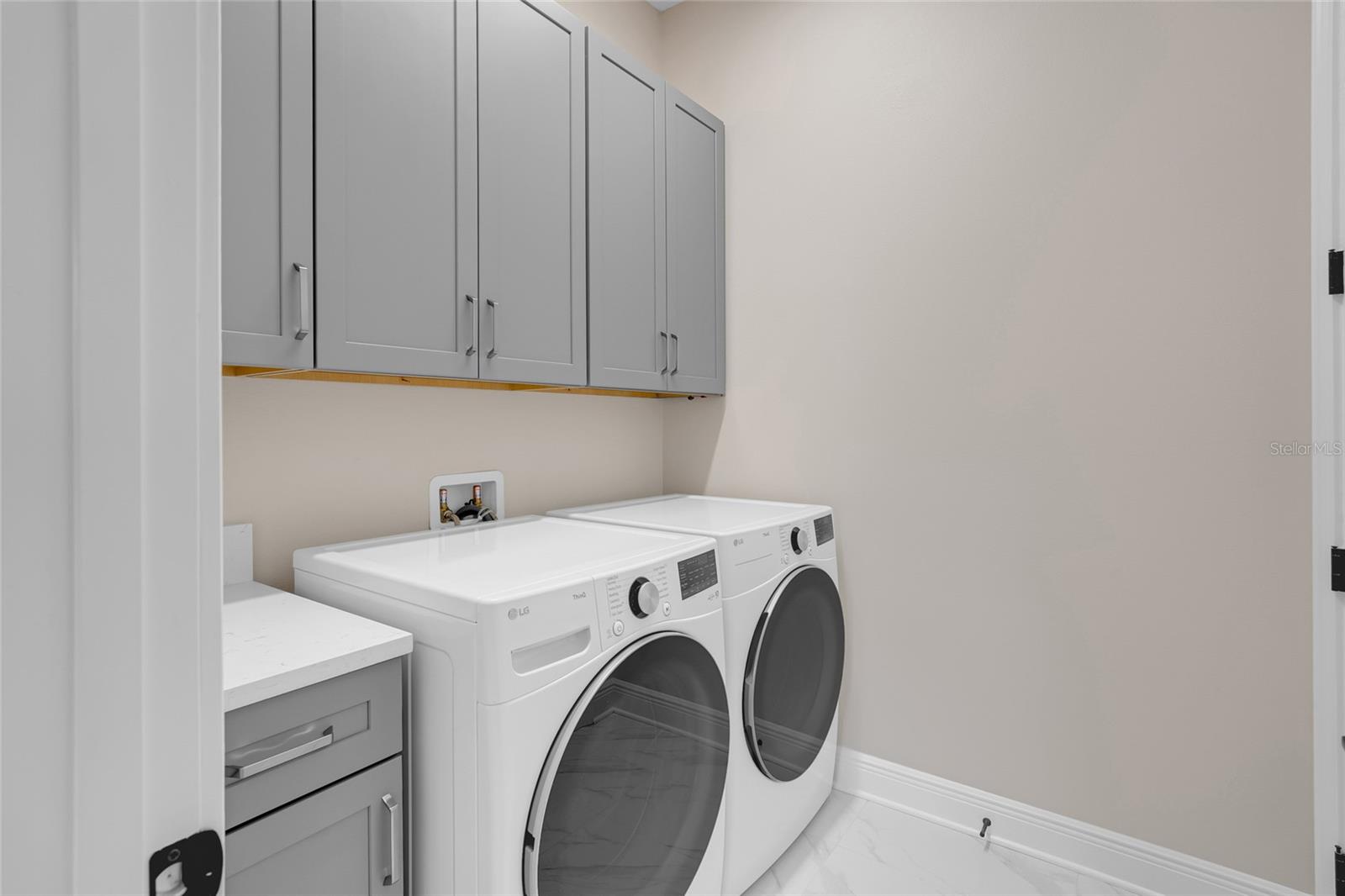 LAUNDRY ROOM UPSTAIRS