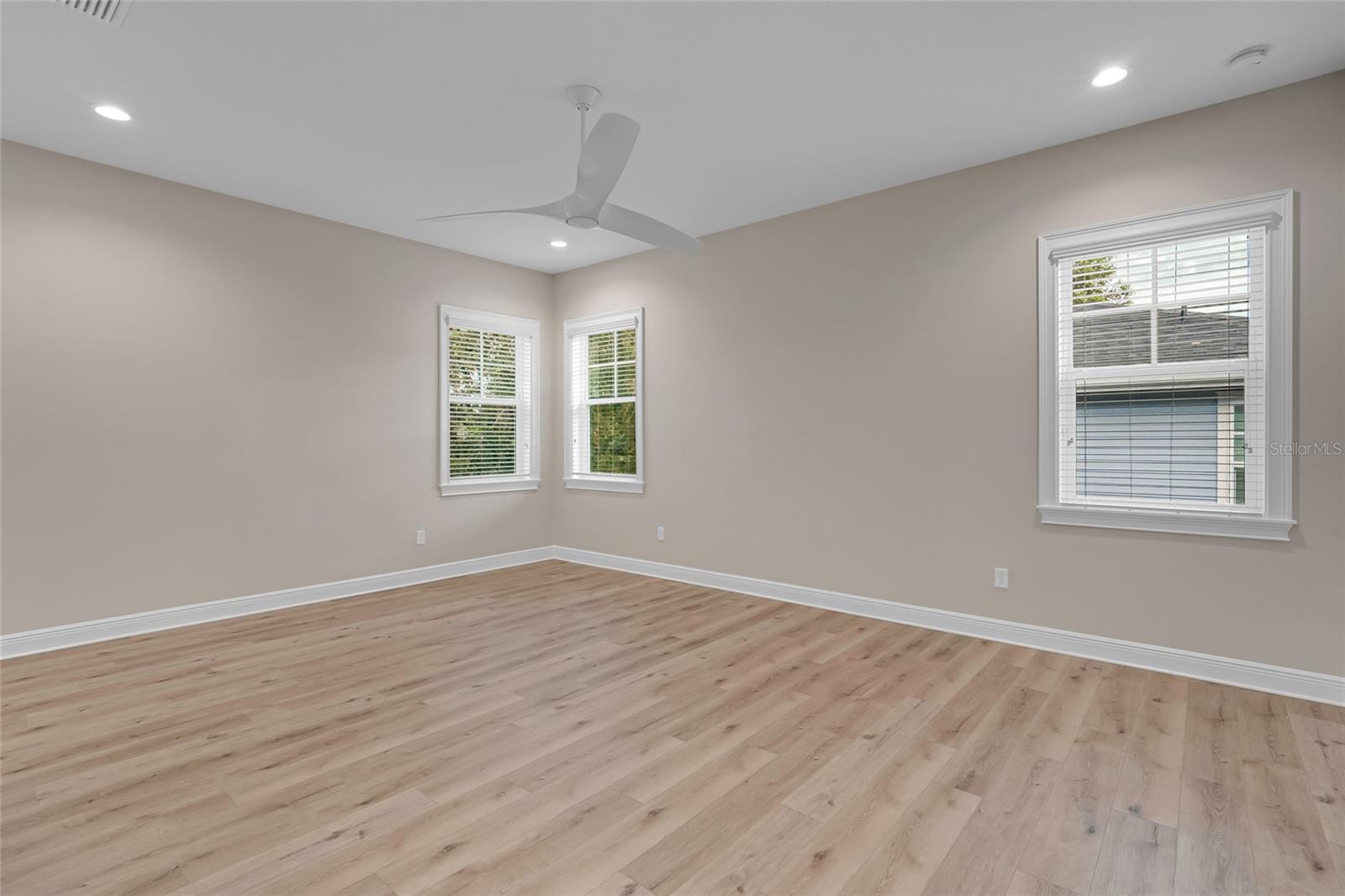 MASTER  BEDROOM UPSTAIRS
