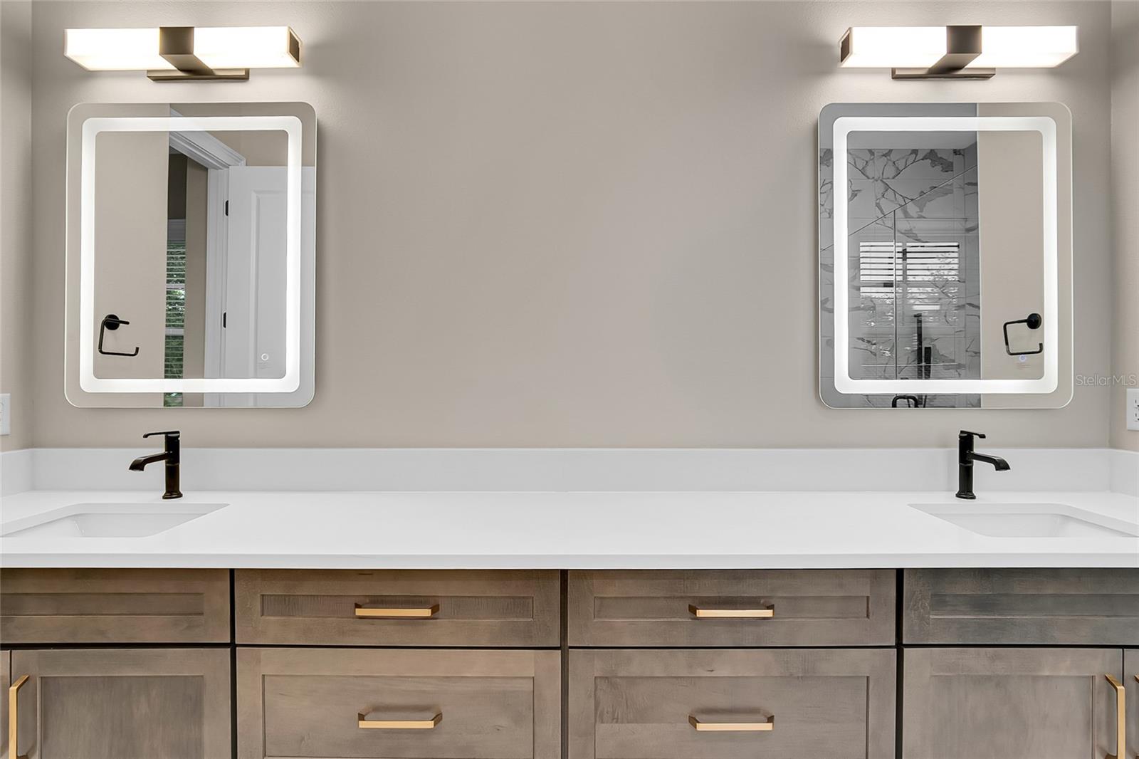 MASTER BATH DUAL SINKS