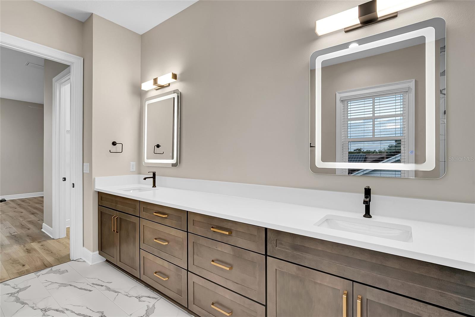 MASTER BATH DUAL SINKS