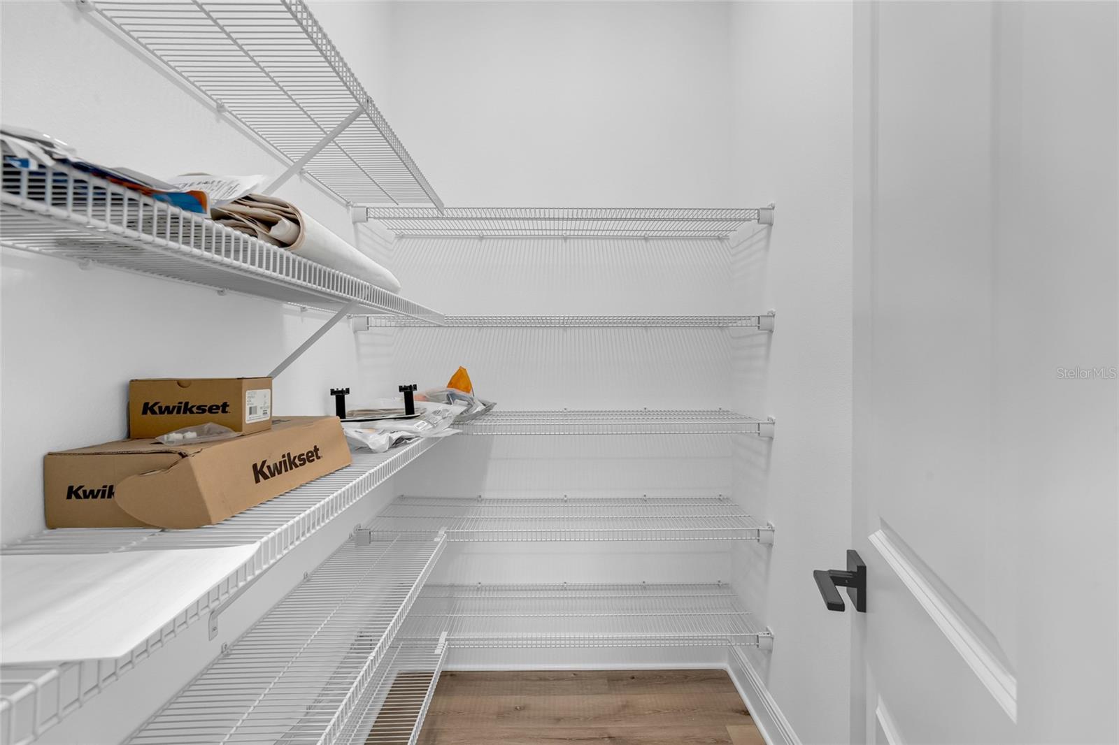 KITCHEN BUTLER PANTRY
