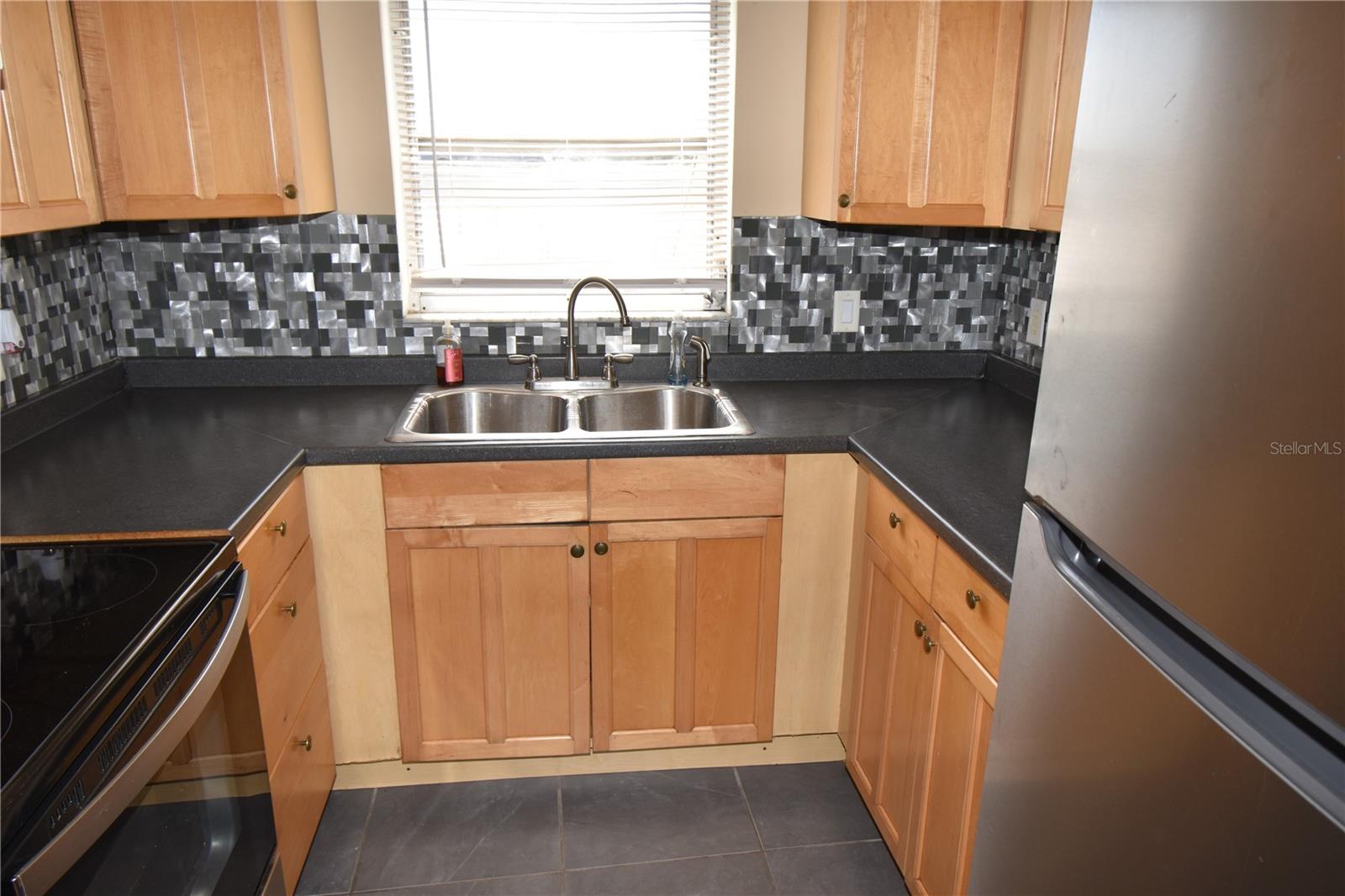 Kitchen with all appliances