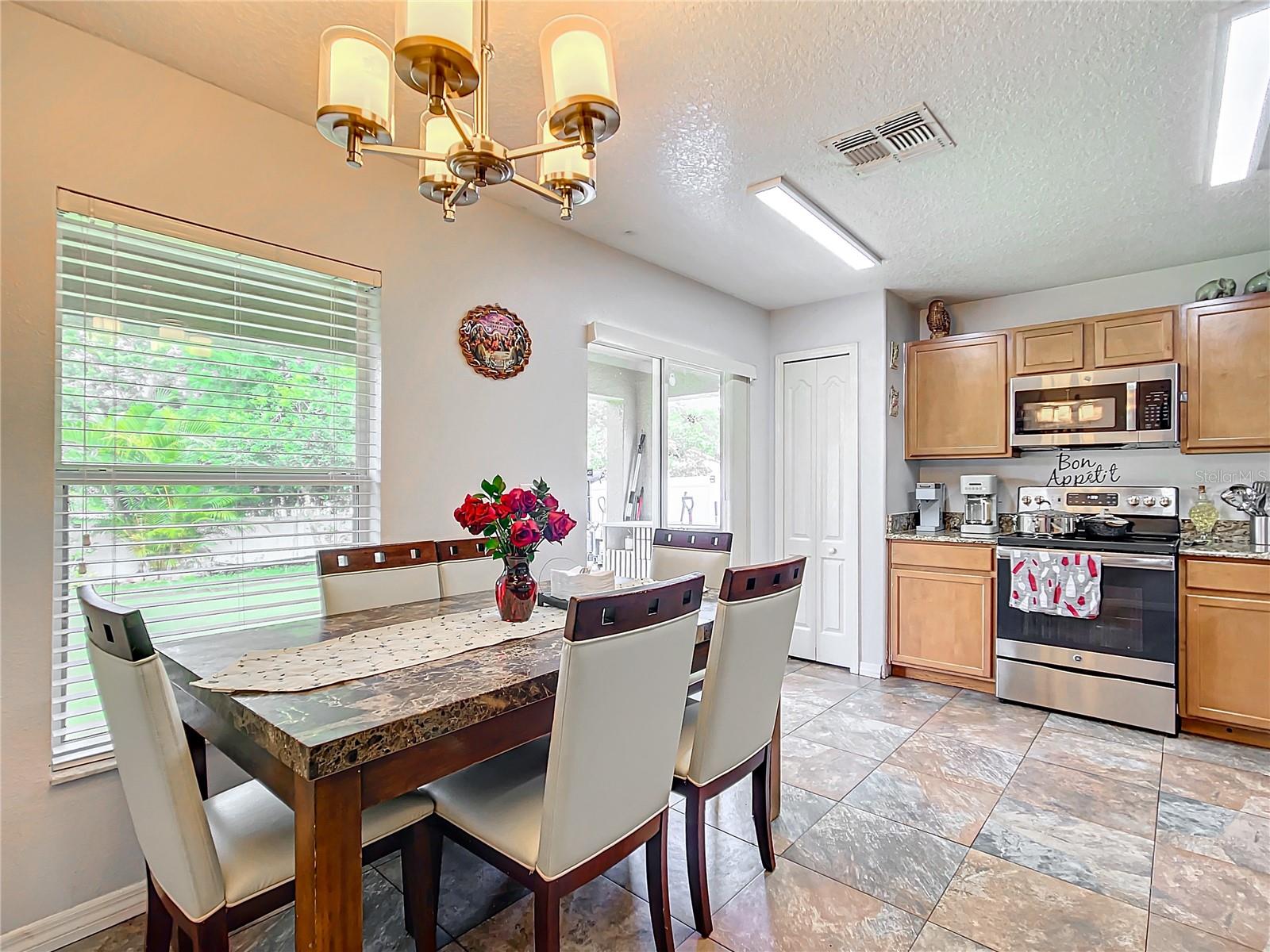 Kitchen/ Dinning area