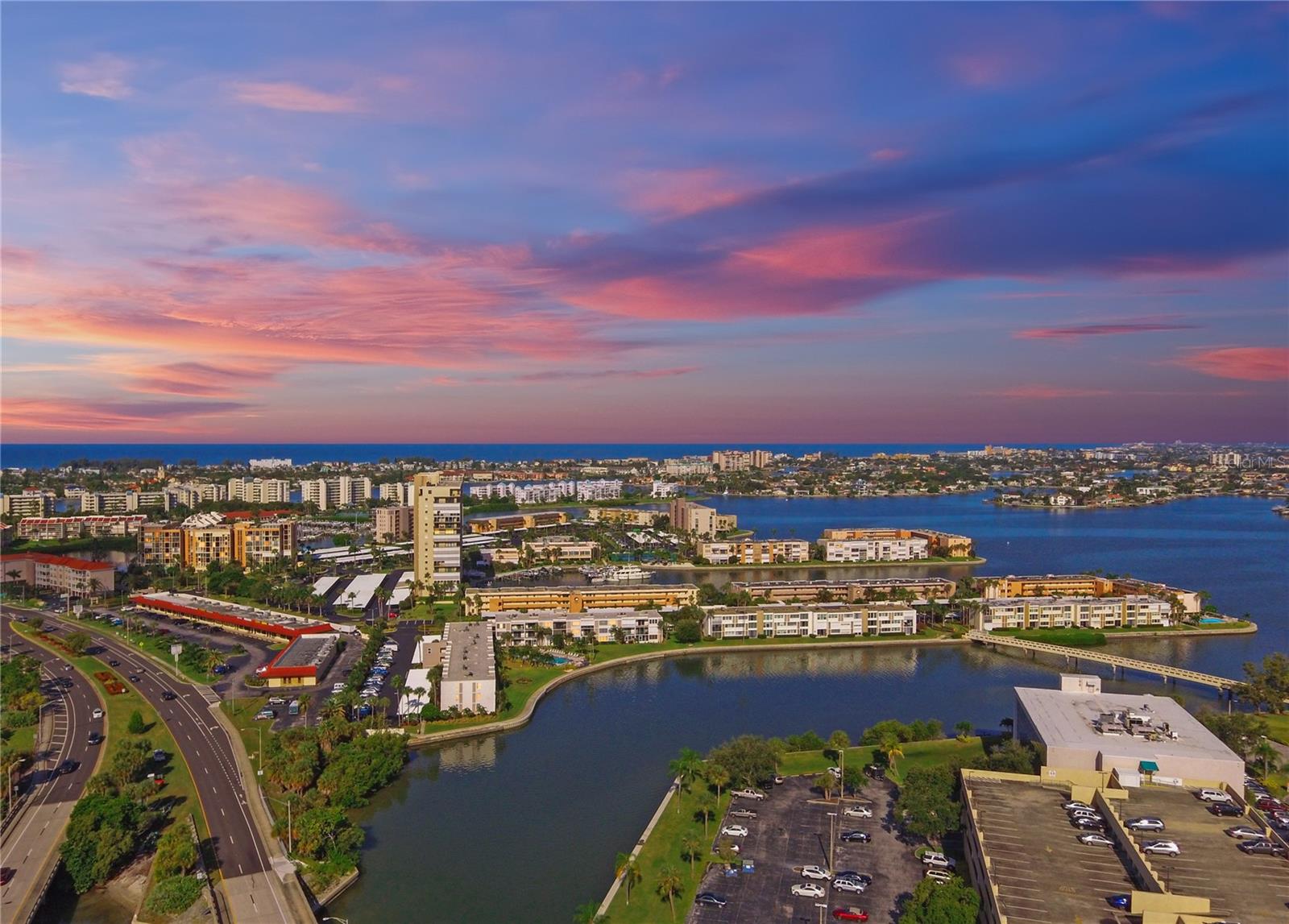 Cotton candy skies at sunset over Bay Islands.