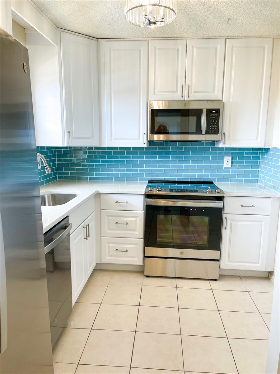 Gorgeous tile backsplash with quartz countertops