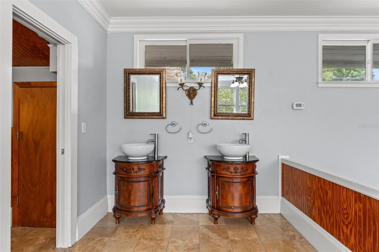 Dual vanities in main suite