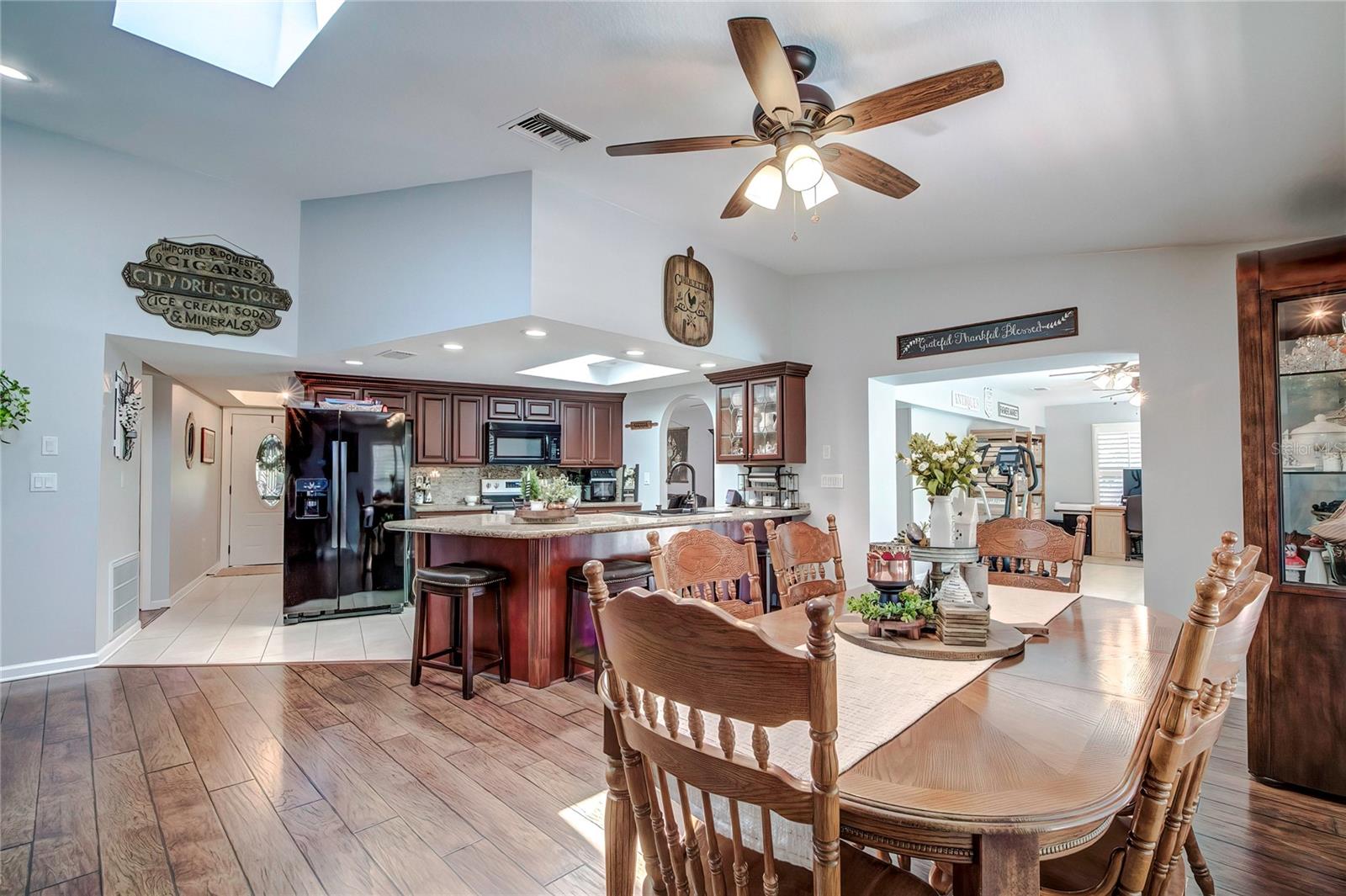 dinning view of entire kitchen