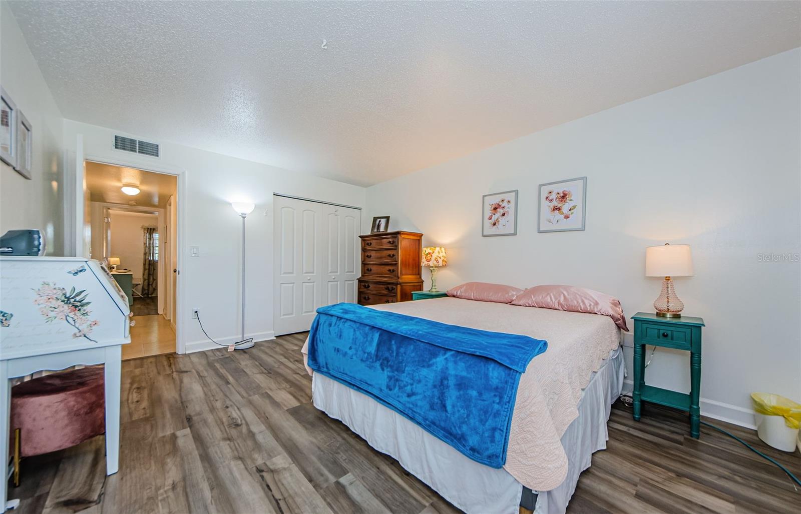 Spacious master bedroom with 2 closets