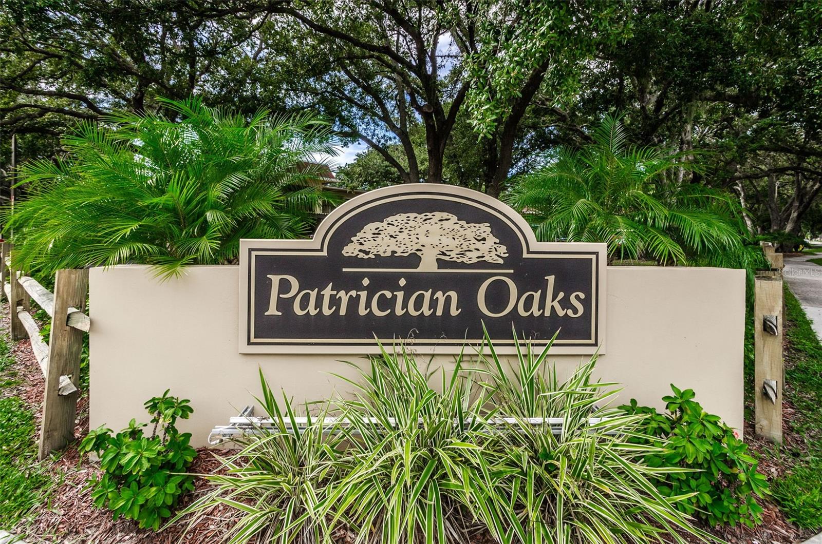 Patrician Oaks is only a few blocks from Downtown Delightful Dunedin