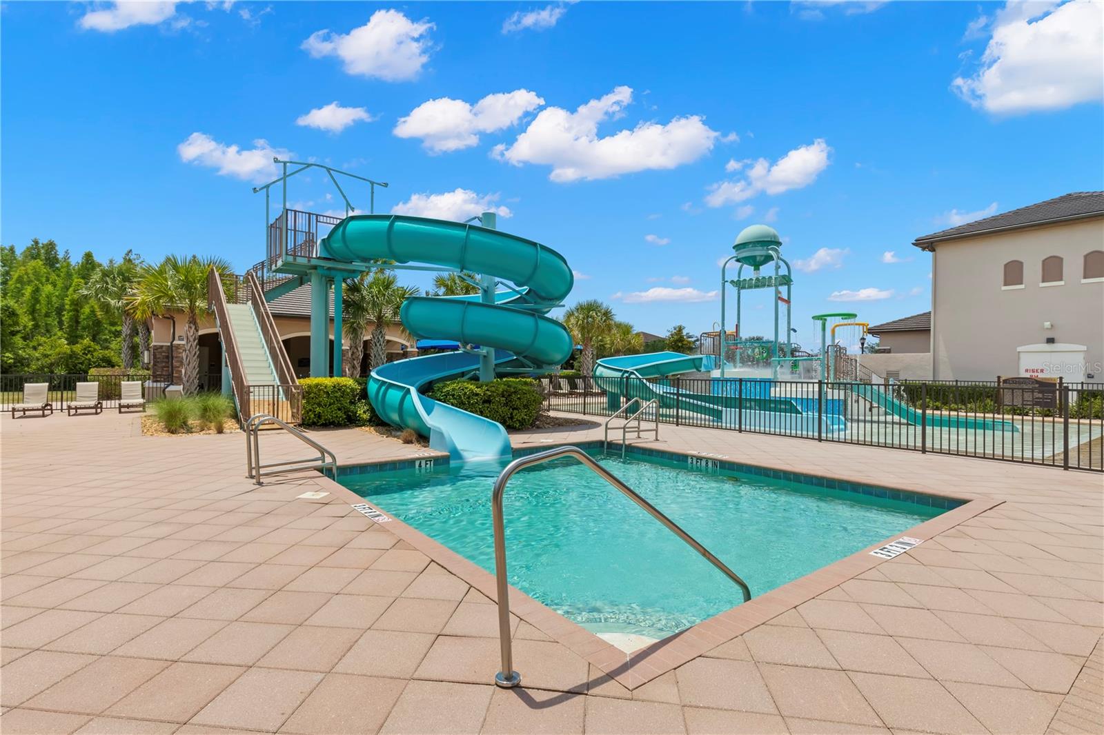 Spiral waterslide