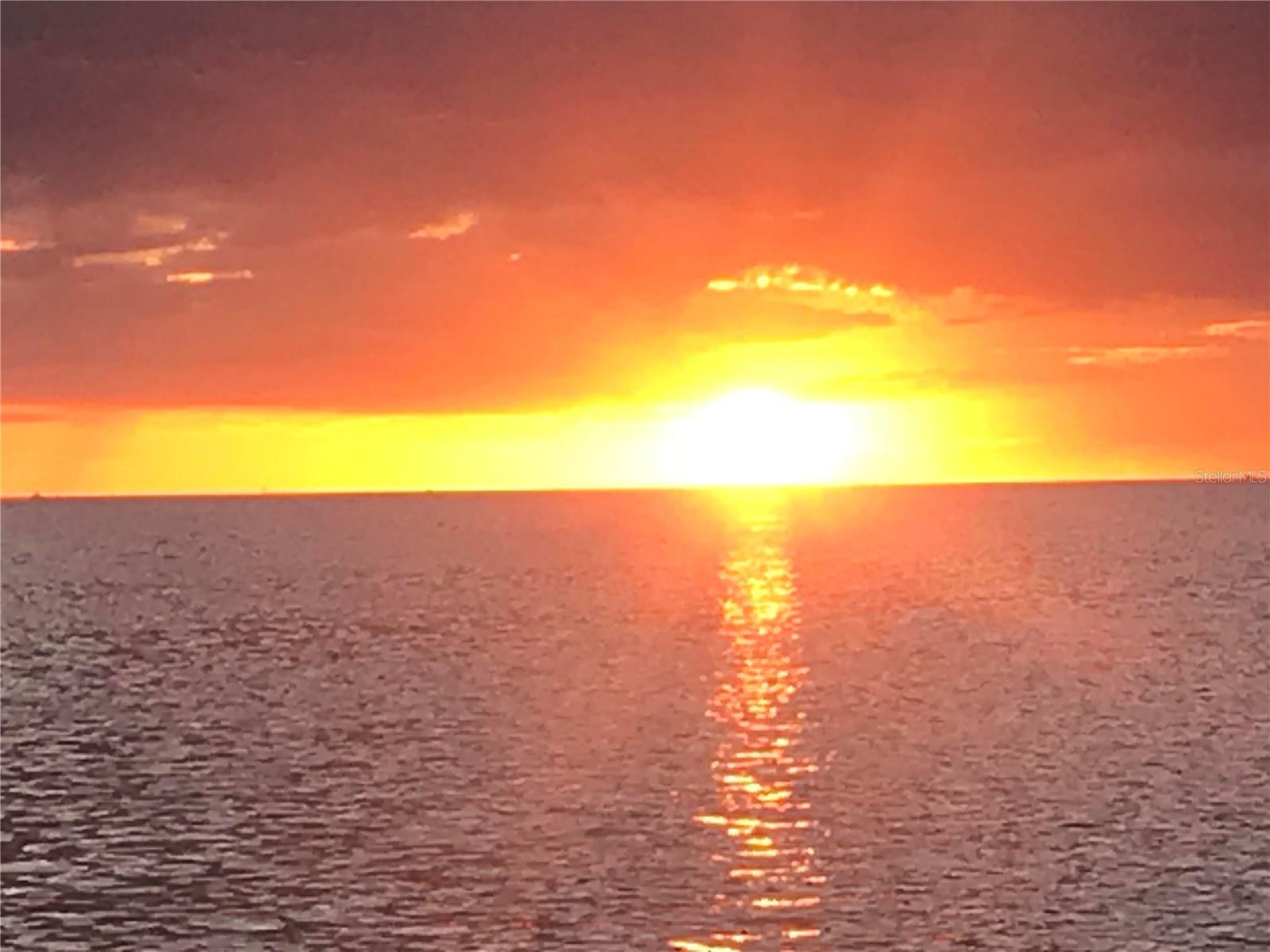 Memorable sunsets Take your boat for a spin downriver with direct Gulf of Mexico access for the day.  Stay at The Flats (shallow local hang out).  On your way home enjoy the most picturesque sunsets from the gulf, Bayport Pier or Pine Island Beach