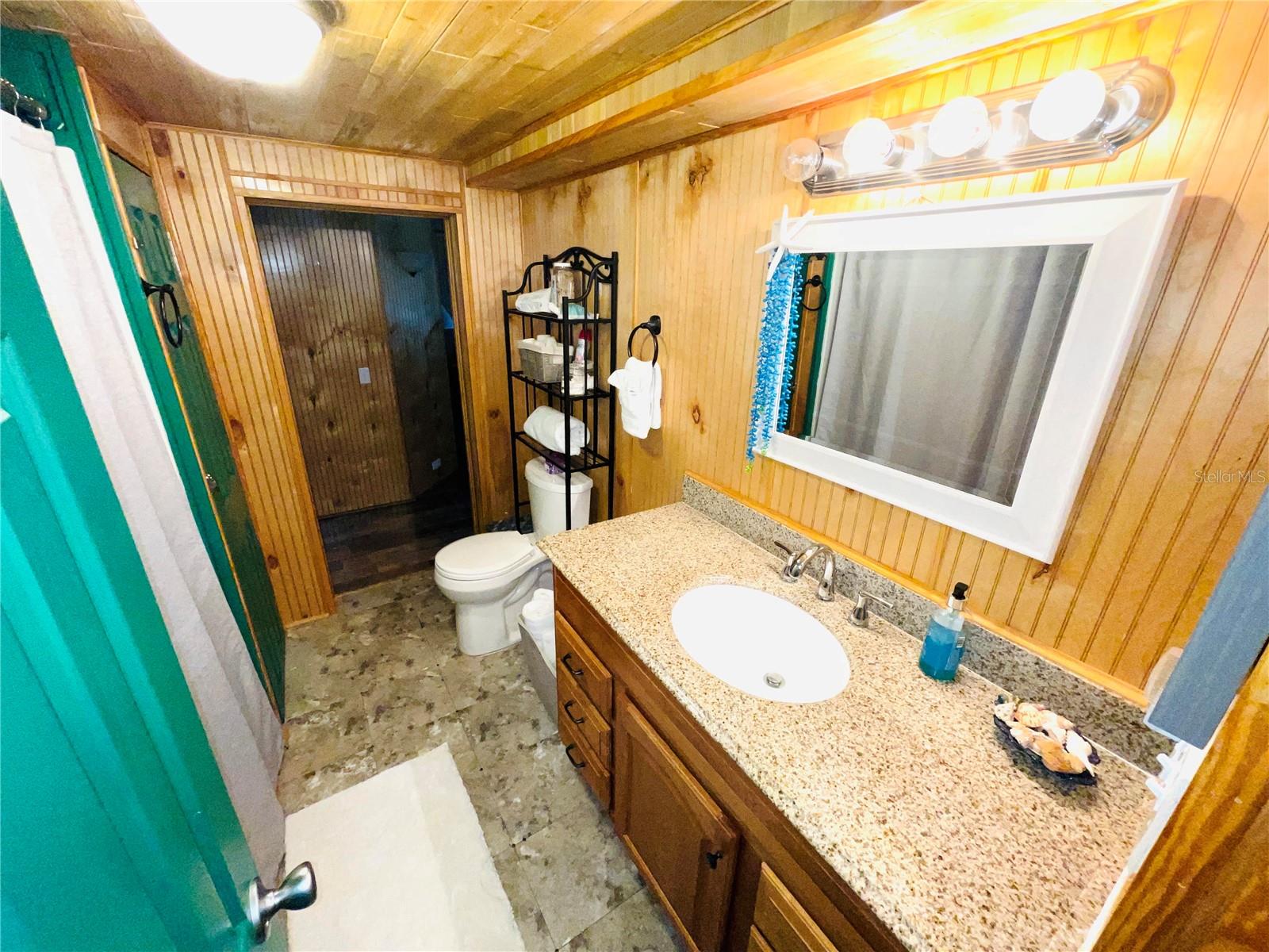 Beautiful bathroom with a tub