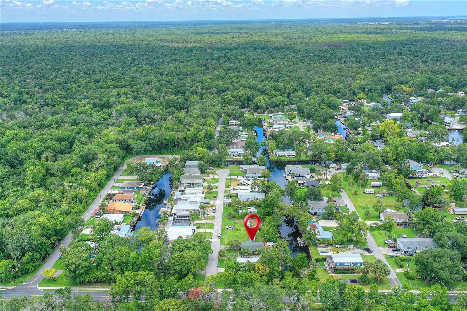 Close to everything here!  Walking distance to UpperDeck, Bella Napoli Italian Restaurant, BP Gas Station, Weeki Wachee Outdoor Center and more!