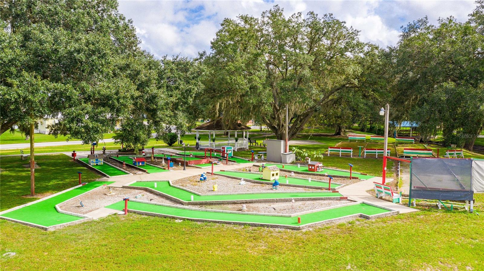 Community has miniature golf area.