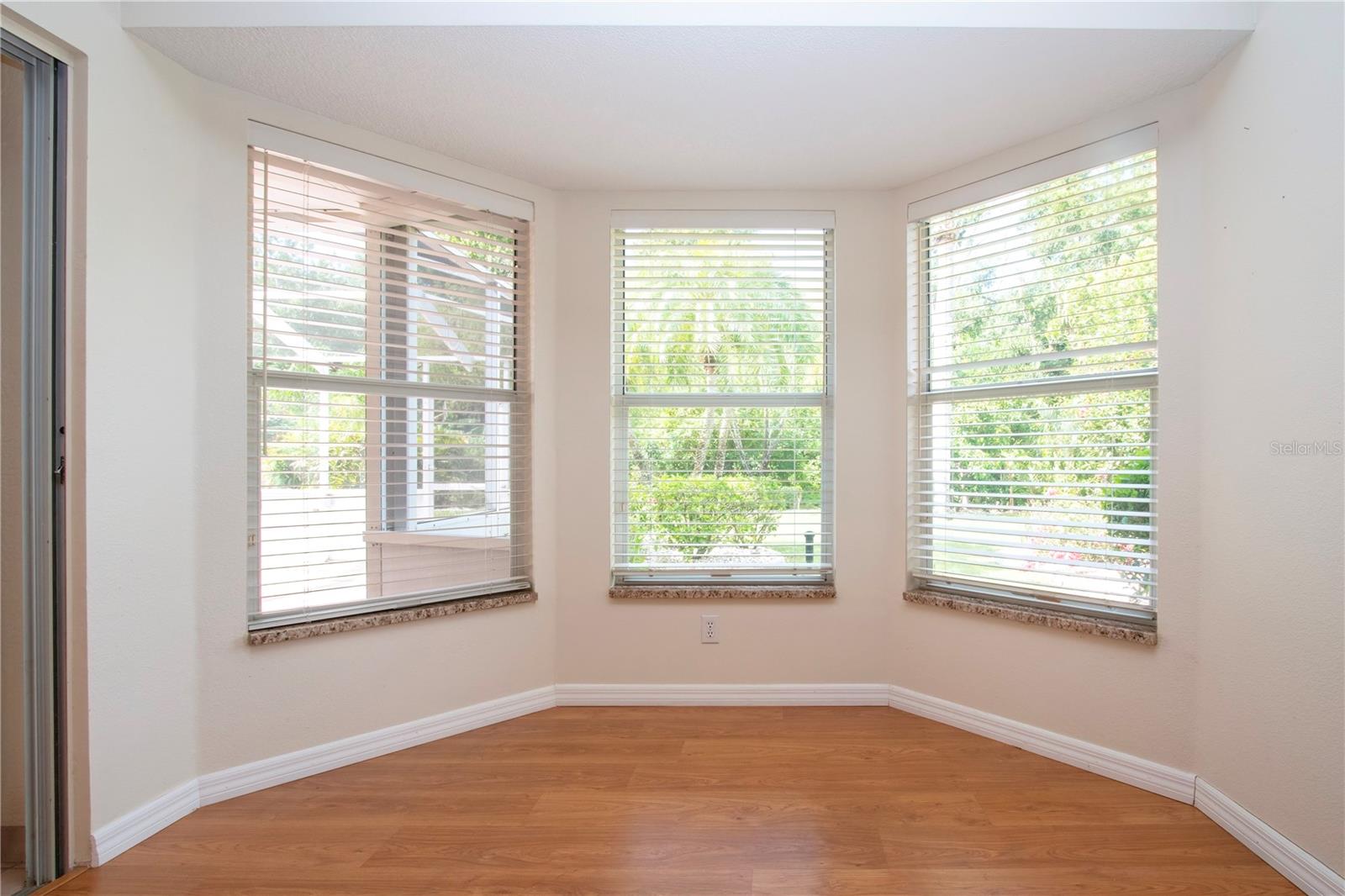 Bay window for your casual dining space