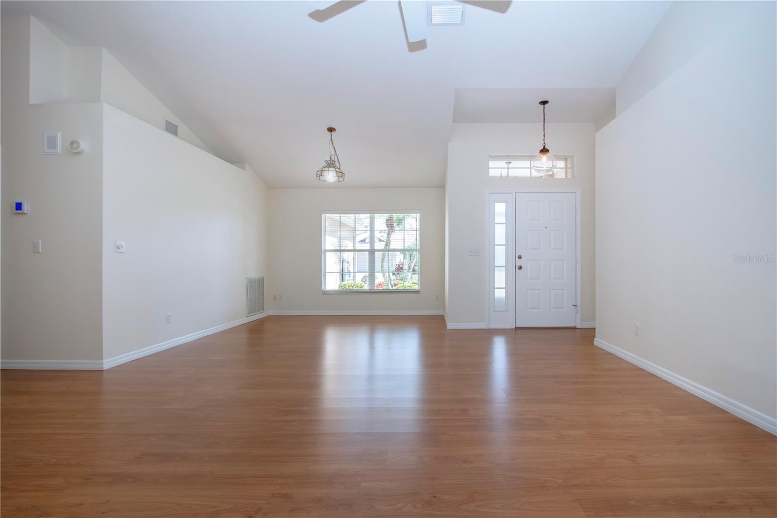 Large great room/dining room (or reading nook)