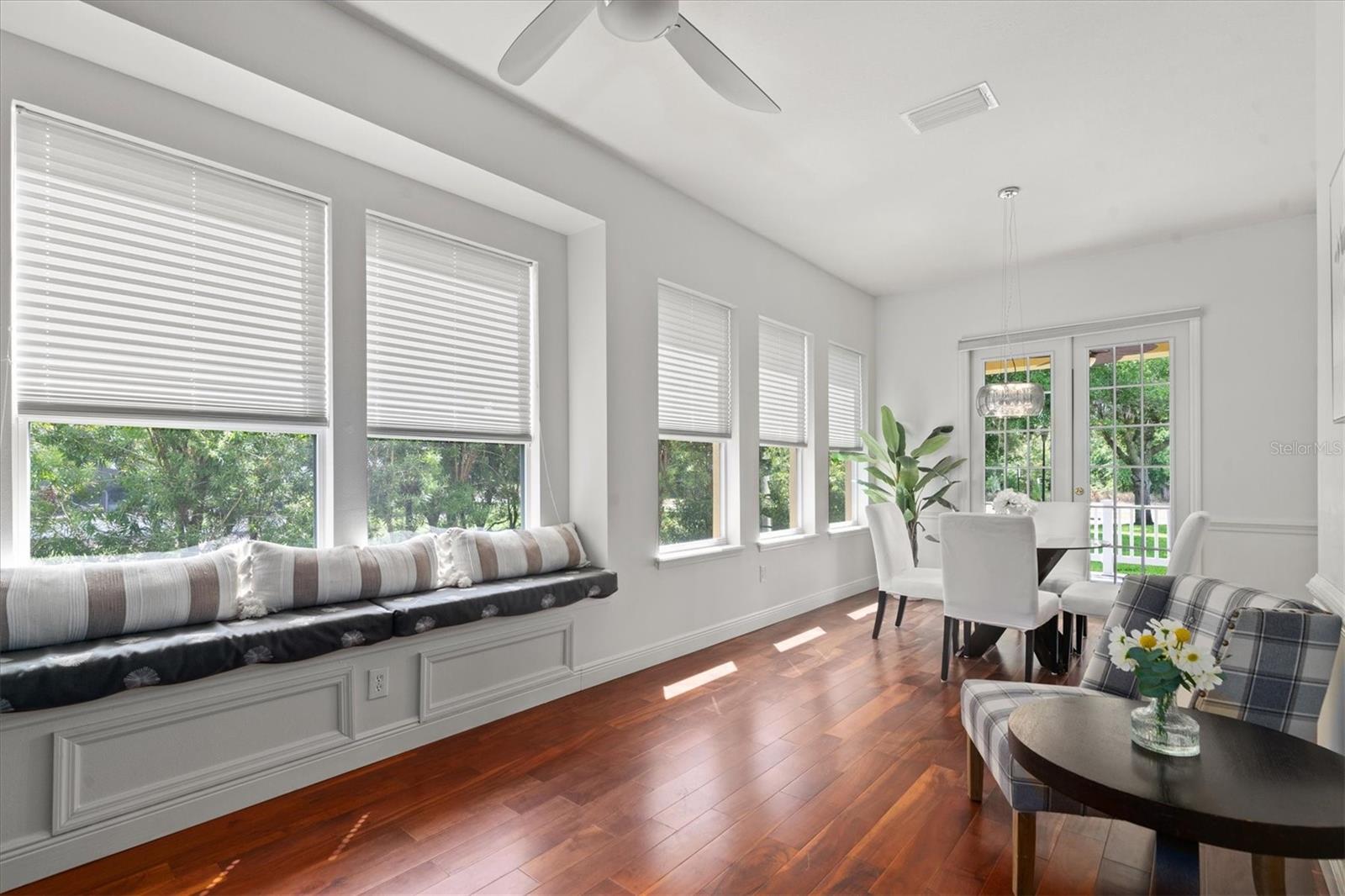 COZY KITCHEN WINDOW SEAT OR SPOT FOR BANQUETTE