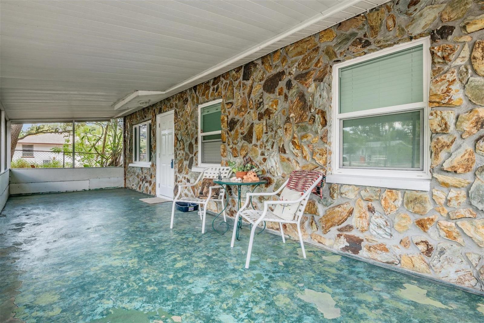 Screened Porch-Entry